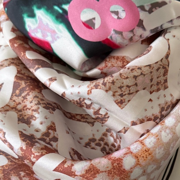 New-MAJE
Erose Large Silk Scarf In Multicolor - Picture 8 of 16